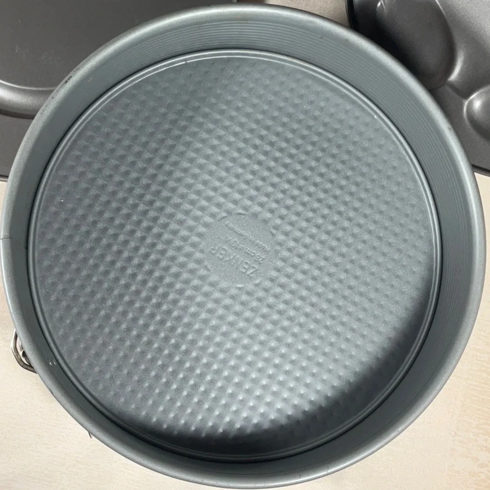 10 1/2” Spring Form Cake Pan with 5 interchangeable bottom designs